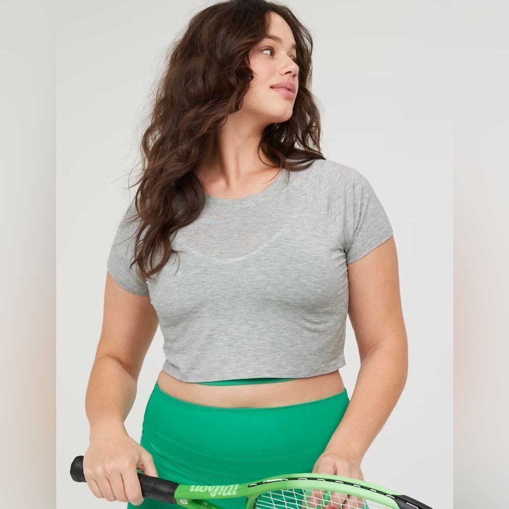 OFFLINE by Aerie Cropped T-Shirt Heather Grey Raglan Short Sleeve Medium